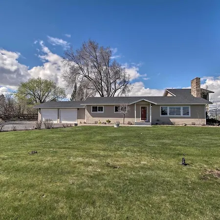 Ellensburg Home With Mountain Views On 3 Acres!